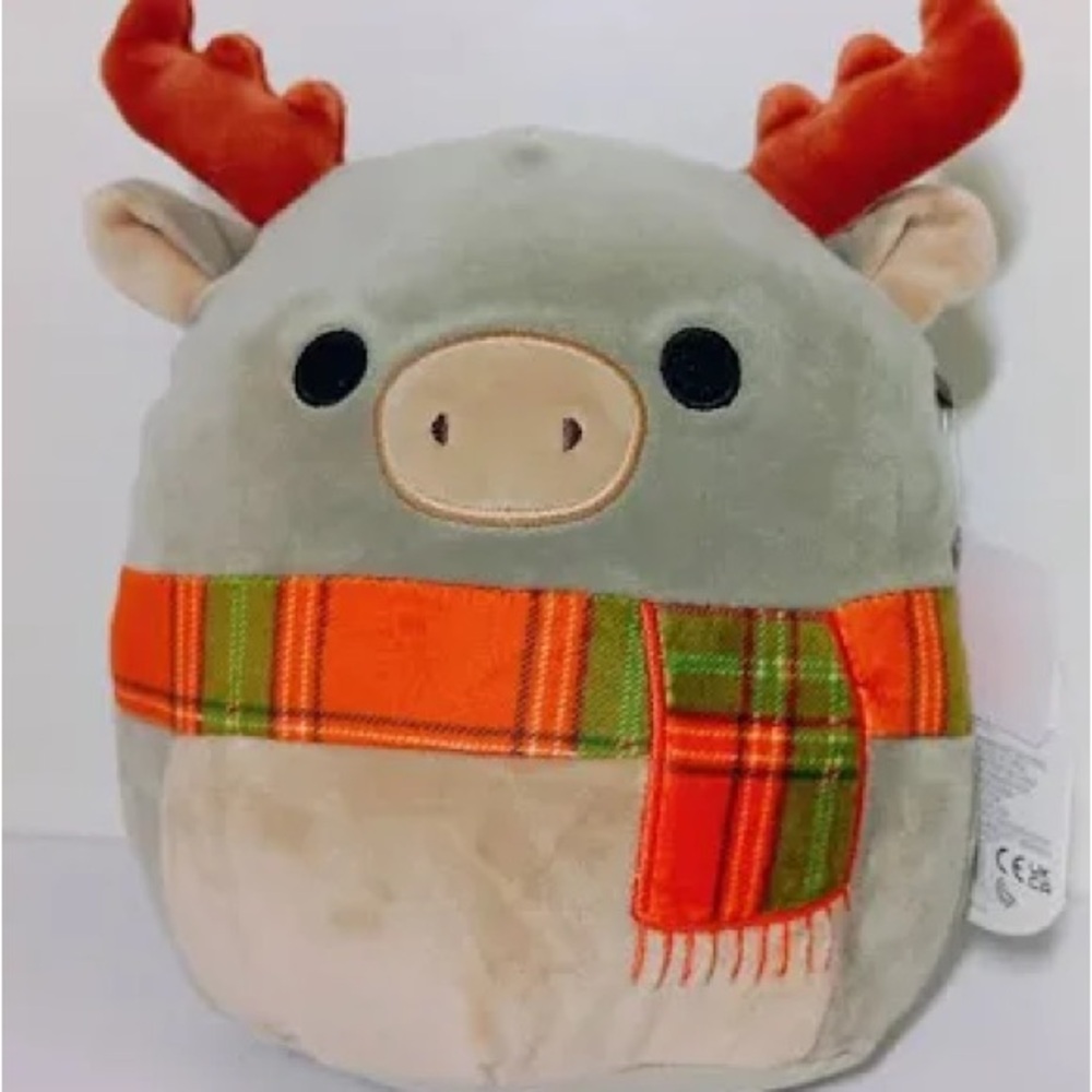 Squishmellow Patterson the Moose with scarf (7.5”)